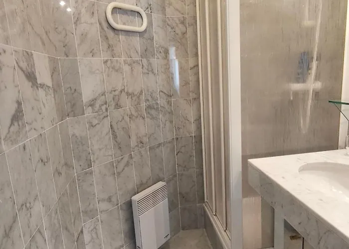 Victoria Sea מנטון